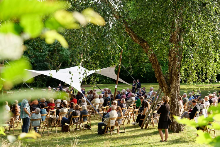 Publikum beim Open-Air-Konzert im Kurpark Hitzackers | © Foto: Kay-Christian Heine /Sommerliche Musiktage Hitzacker.