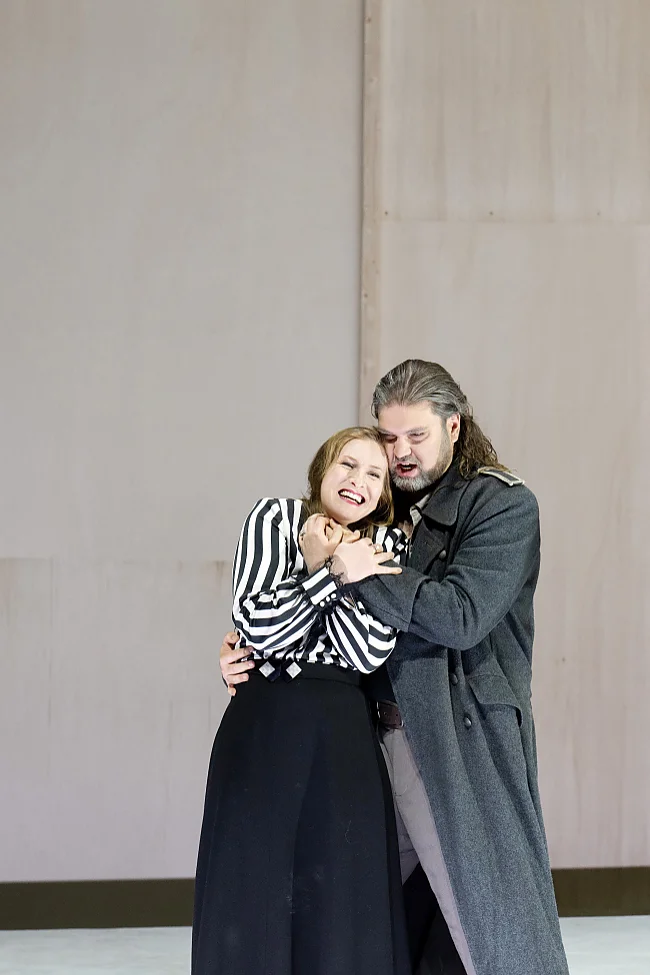 Paula Murrihy (Dejanira) und Anthony Robin Schneider (Hercules) | © Monika Rittershaus/Oper Frankfurt