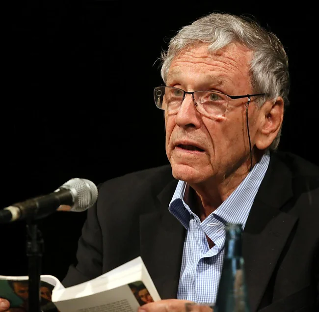 Amos Oz