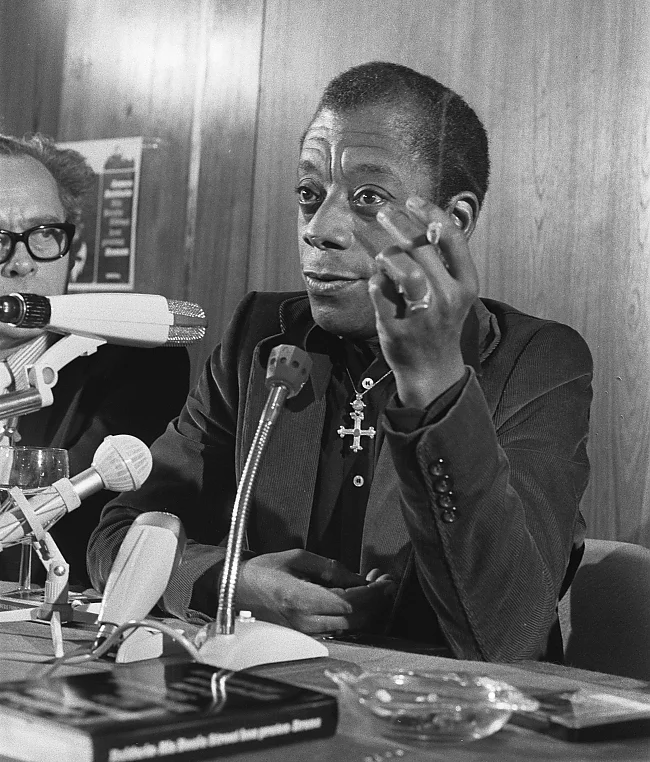 James Baldwin bei einer Pressekonferenz, 1974 | © Rob Croes / Anefo, CC0