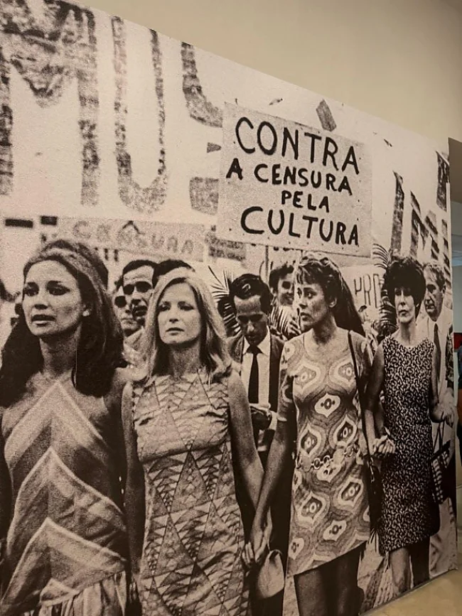 Frauen gegen Zensur  Fotoansicht, “POP BRASIL – Vanguardia y nueva figuración (1960s–1970s)”  MALBA – Museo de Arte Latinoamericano de Buenos Aires | &copy; Michele Sciurba
