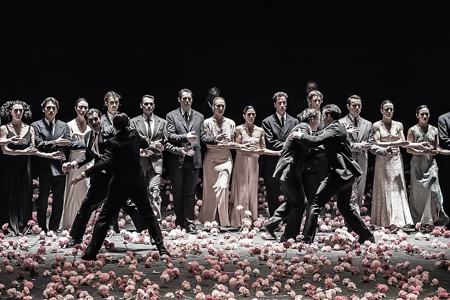 NELKEN (Pina Bausch) | © Tanztheater Wuppertal Pina Bausch