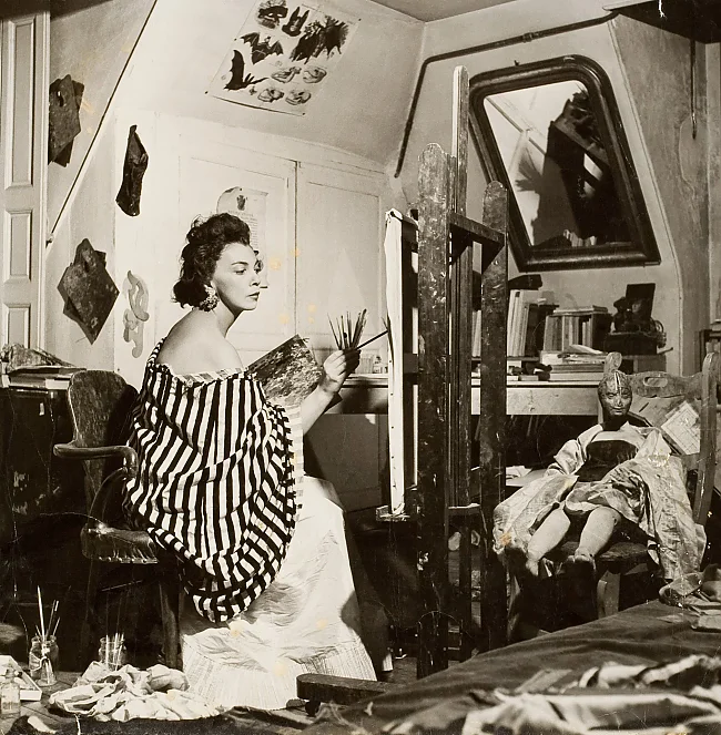 Leonor Fini in ihrem Atelier Rue Payenne, 1947 | &copy; Estate Leonor Fini, Paris Quelle: SCHIRN Kunsthalle Frankfurt