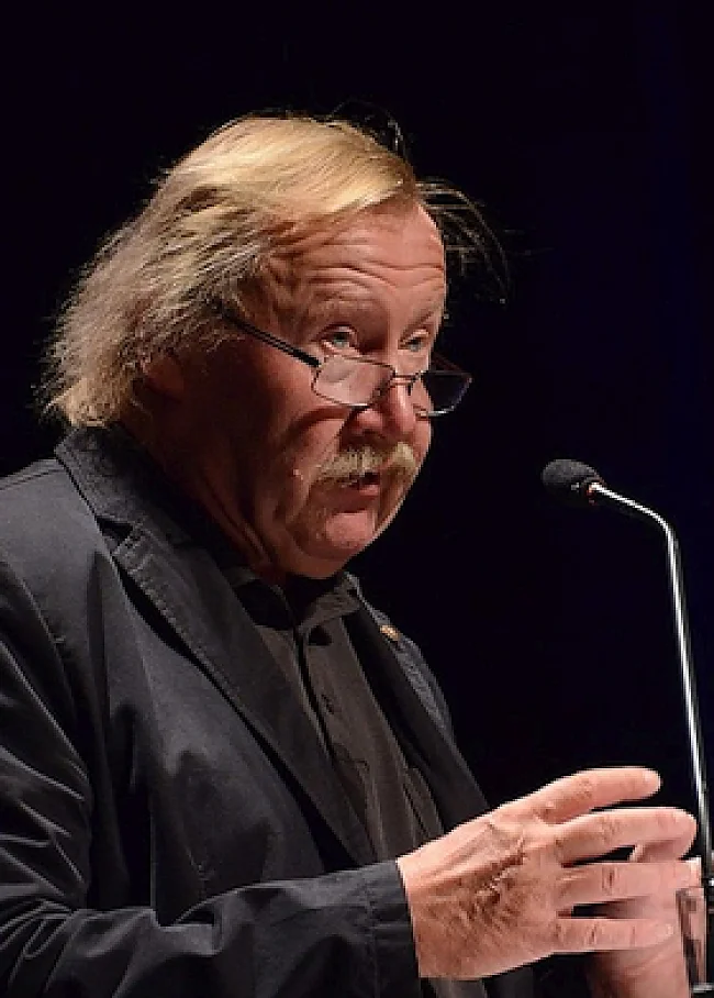 	  Peter Sloterdijk (2016 in Porto Alegre)  | © Foto: Fronteiras do Pensamento, CC BY-SA 2.0, https://commons.wikimedia.org/w/index.php?curid=55832219 