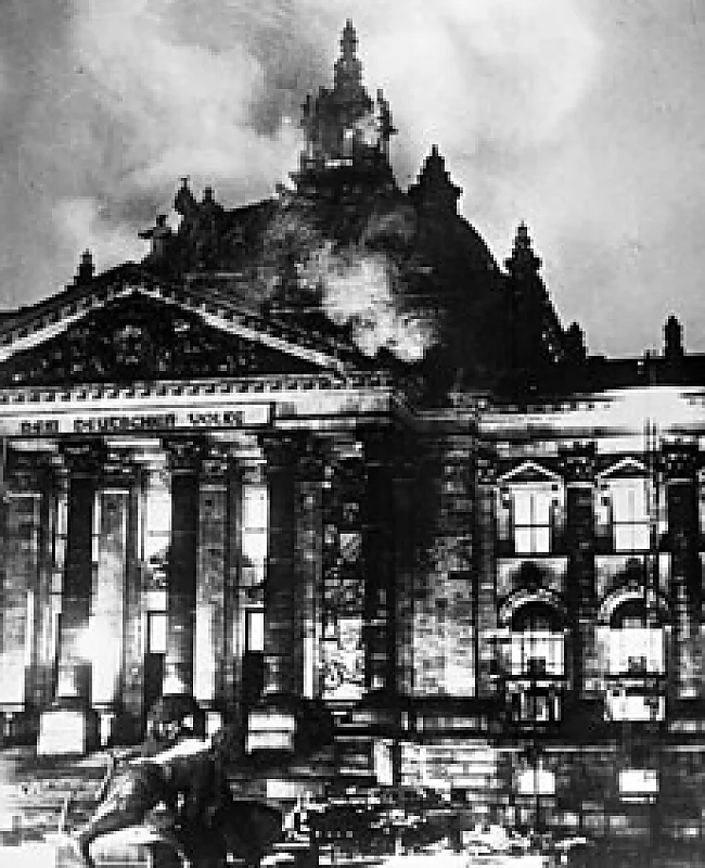 Reichstag in Flammen | © wikimedia commons
