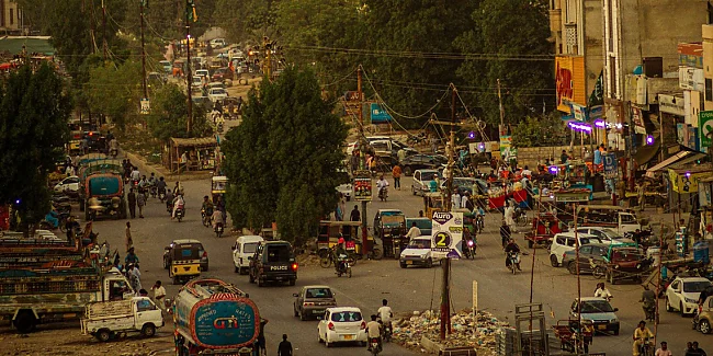 Street it Karachi, Pakistan, Oct. 16, 2022.  | &copy; Photo Credit: Kashif Hussain