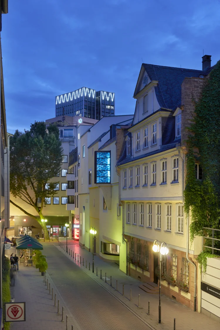 Blick in den Großen Hirschgraben auf das Frankfurter Goethe-Haus und das Deutsche Romantik-Museum  | © Foto: Freies Deutsches Hochstift, Foto: Alexander Paul Englert