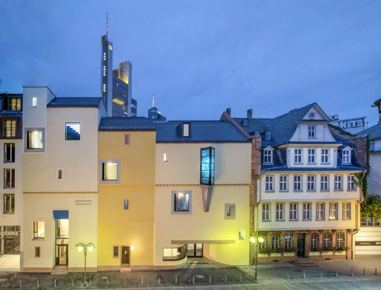 Blick in den Großen Hirschgraben auf das Frankfurter Goethe-Haus und das Deutsche Romantik-Museum | © Foto: Freies Deutsches Hochstift, Foto: Alexander Paul Englert