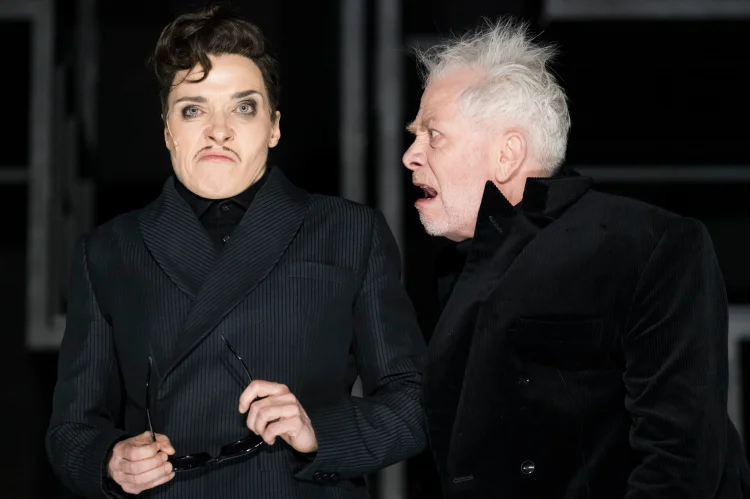 Die Dreigroschenoper - v.l. Kathrin Wehlisch, Tilo Nest | © Foto: Jörg Brüggemann / OSTKREUZ