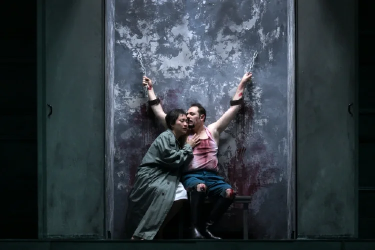 Guanqun Yu (Aida) und Stefano La Colla (Radamès) | © Foto: Barbara Aumüller/Oper Frankfurt