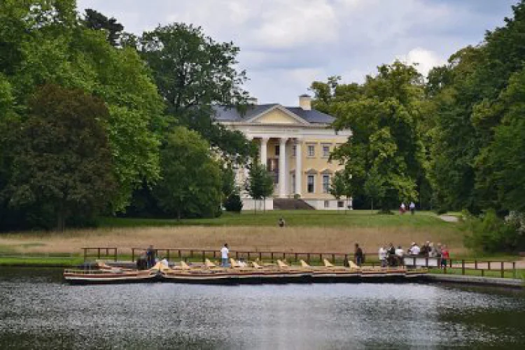 Kahnanlegestelle am Schloss Wörlitz  | © Foto: Foto: Rolf Cosar 