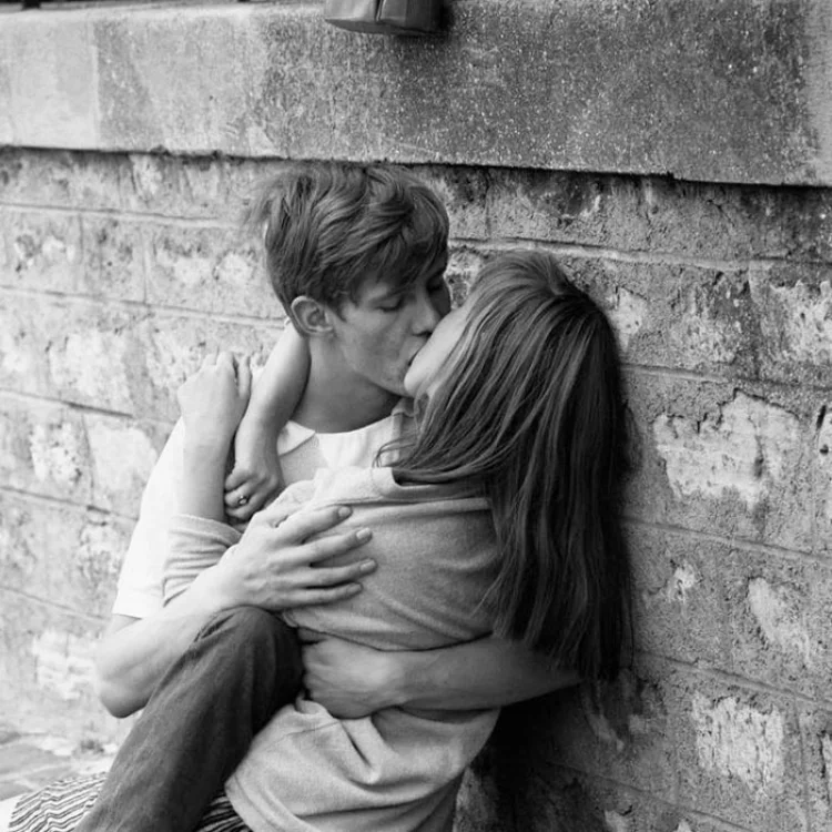 Paul Almasy: Erste Liebe an der Seine, Paris, 1961, Gelatine Silber Print, 30,5 x 40,5 cm | © Foto: Provenienz Nachlass