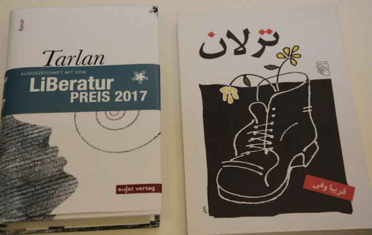 Die deutsche und persische Ausgabe ihres Romans.