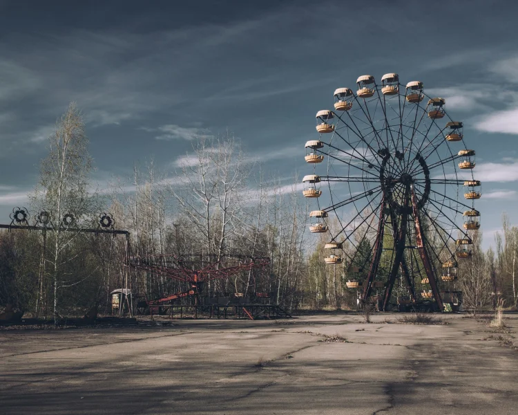 Ein verlassenes Riesenrad in Pripyat, Ukraine | &copy; Foto: Mads Eneqvist, unsplash