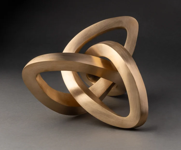 Maximilian Verhas: Rolling Contrapost, Werknummer 315, 2020, Bronze, 24 × 18 × 21 cm