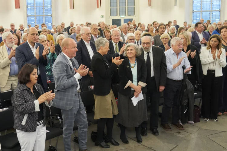 Applaus in der gut besuchten Paulskirche | © Foto: Alexander Paul Englert