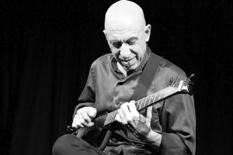 Elliott Sharp bei einem Konzert in Weikersheim, 2018 | © Foto: Schorle, CC BY-SA 4.0, https://commons.wikimedia.org/w/index.php?curid=69672513 