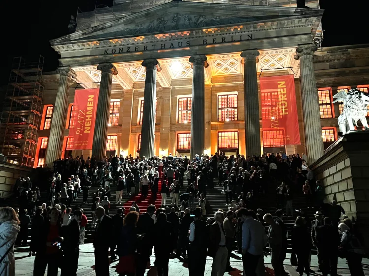 Freitreppe nach Konzert, Konzerthaus Berlin | © Foto: Alban Nikolai Herbst