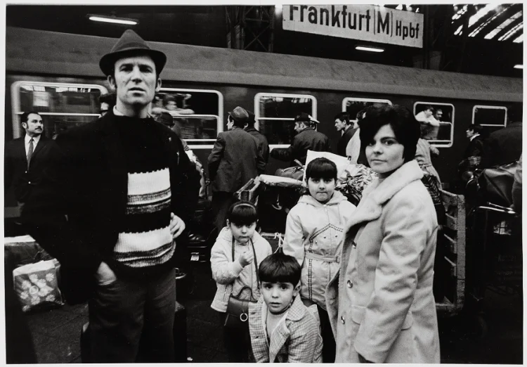 Gastarbeiterfamilie am Hauptbahnhof | © Foto: HMF, Horst Ziegenfusz