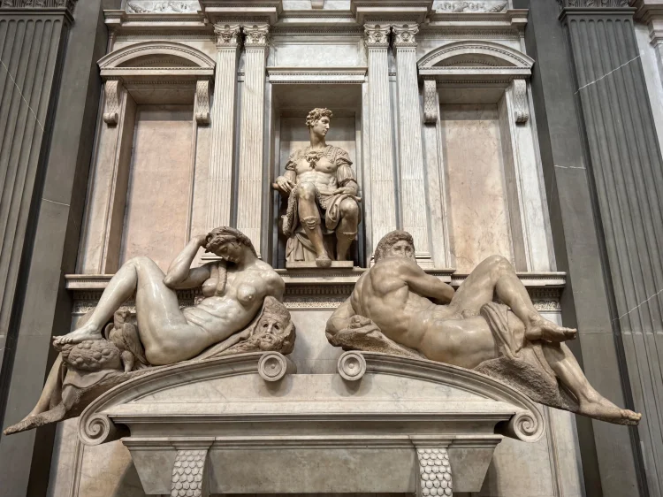 Grabmal von Giuliano de' Medici (Michelangelo), Basilica di San Lorenzo, Sagrestia Nuova | © Foto: Nicole Thamm