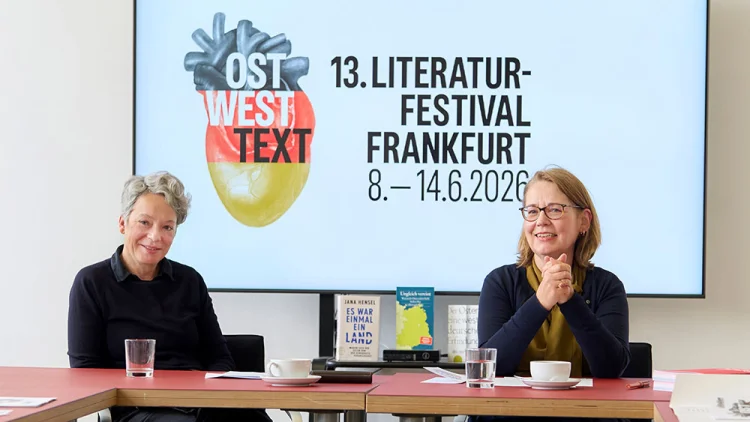 Ina Hartwig, Kultur- und Wissenschaftsdezernentin, und Sonja Vandenrath, Festival- und Programmleiterin | © Foto: Alexander Paul Englert