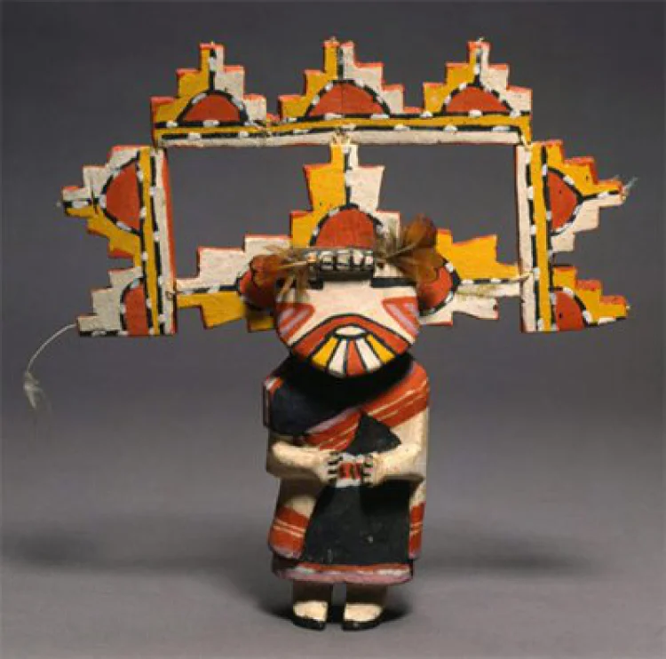 NORDAMERIKA Kachina-Figur „Schmetterlingsmädchen”, um 1900 | © Foto: MFK, Marianne Franke