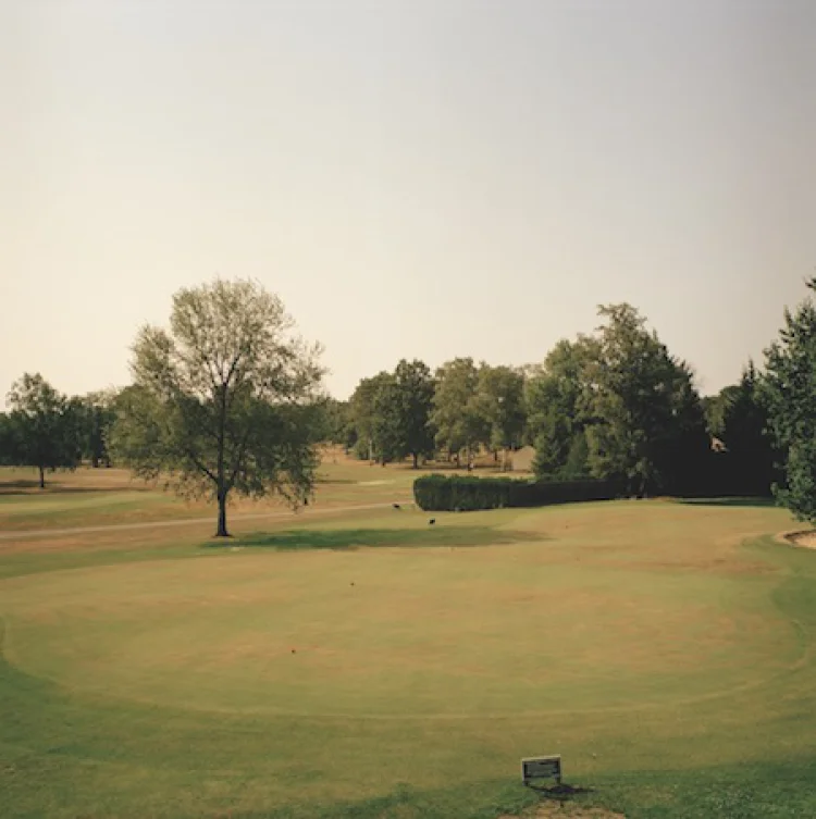 Valérie Leray: Golfplatz, Mulsanne 2006 / Internierungslager für Zigeuner (Roma) 1940-1946 