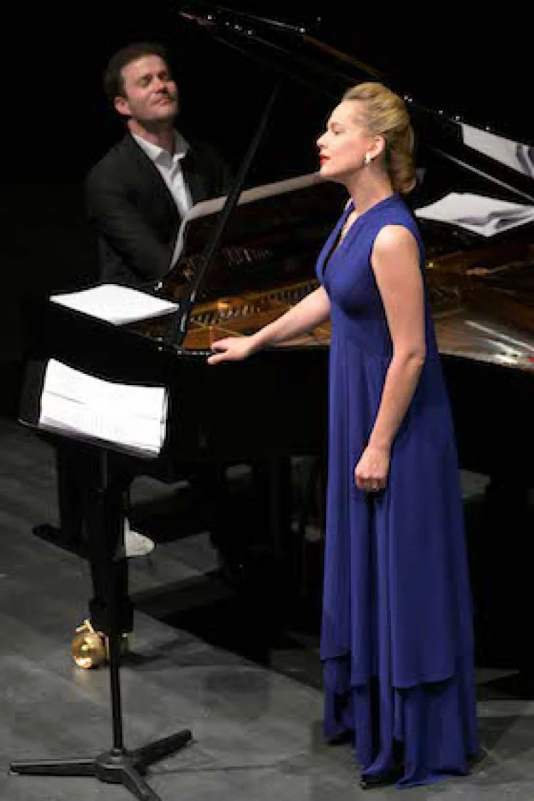 Anna Lucia Richter (Mezzosopran) und Ammiel Bushakevitz (Klavier) bei ihrem Frankfurter Liederabend  | © Foto: Foto: Barbara Aumüller
