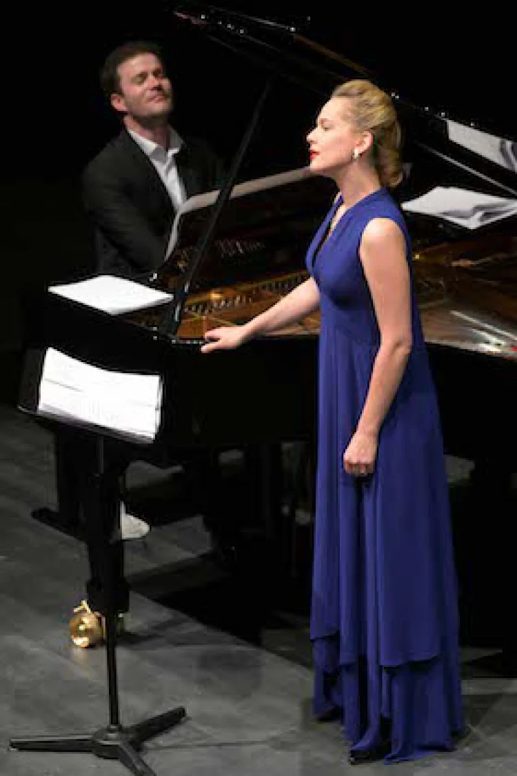 Anna Lucia Richter (Mezzosopran) und Ammiel Bushakevitz (Klavier) bei ihrem Frankfurter Liederabend  | © Foto: Foto: Barbara Aumüller