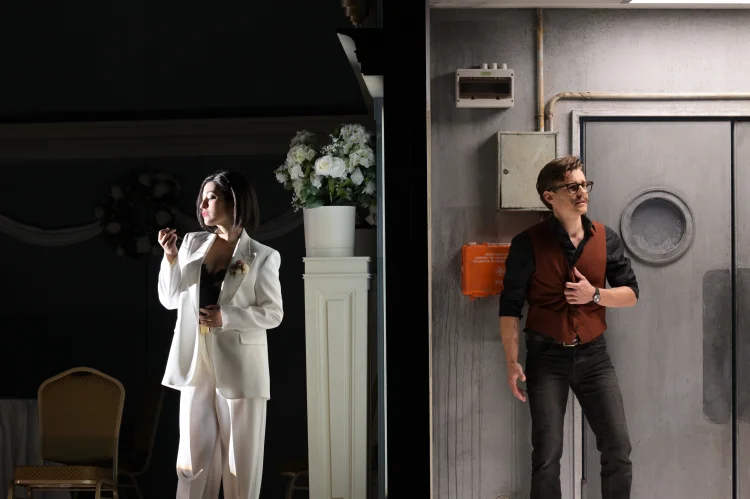 Oper Frankfurt, Kelsey Lauritano (Dorabella) und Magnus Dietrich (Ferrando) | © Foto: Barbara Aumüller