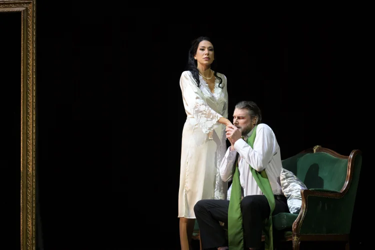 Oper Frankfurt, Sofija Petrović (Marina Mnischek) und Thomas Faulkner (Rangoni)  | © Foto: Barbara Aumüller