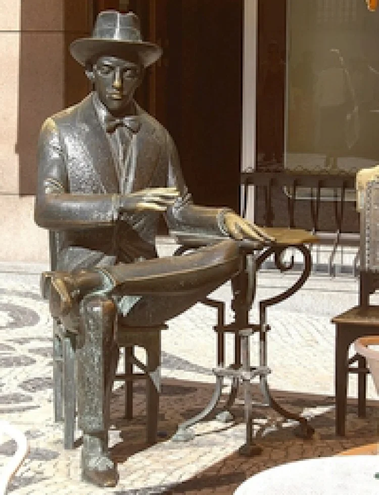 Pessoa-Skulptur in Lissabon