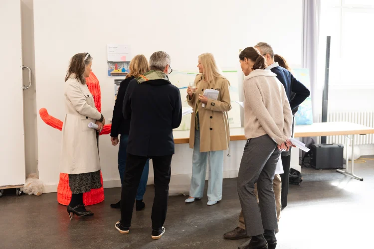 Mitglieder der Fachjury in der Hochschule für Gestaltung, Offenbach am Main | © Foto: Robert Schittko