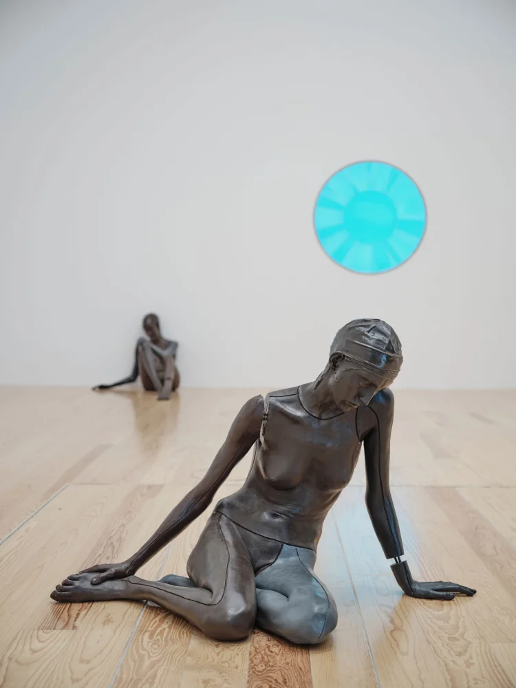 Ugo Rondinone. LIFE TIME, Ausstellungsansicht, nude (XXXXXXXXXXXXX), 2010, Wachs, Erde, Pigmente, 77 x 87 x 85,5 cm | © Foto: Ugo Rondinone, Schirn Kunsthalle Frankfurt 2022, Foto: Norbert Miguletz