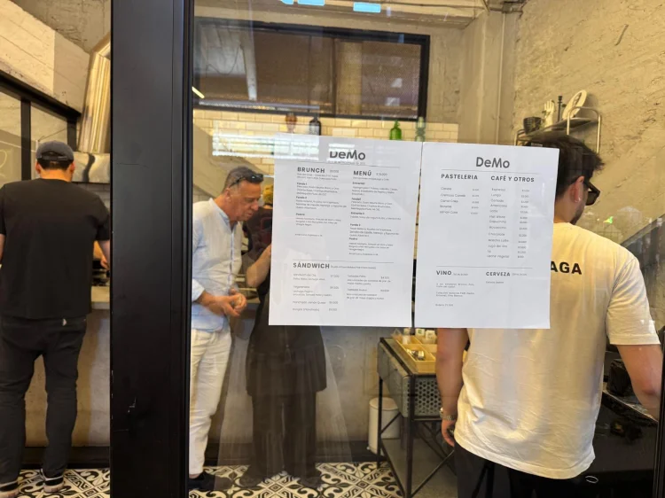 Speisekarte DeMo, Persa Victor Manuel | &copy; Foto: Michele Sciurba