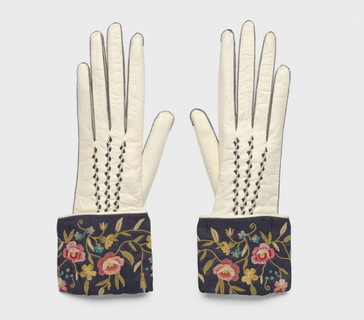 Handschuhe mit Umschlagstulpen, Fa. Maurice Vallet, Paris, Frankreich, 1910/20er Jahre | © Foto: Deutsches Ledermuseum, M. Url