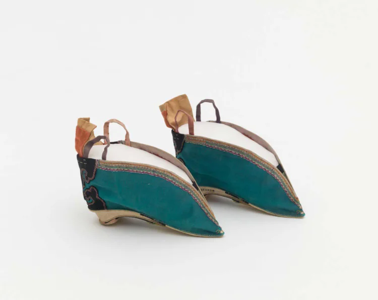 Frauenschuhe, unbekannter Sammler, China, Sammlung Weltkulturen Museum